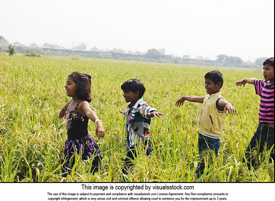 3-5 People ; Agriculture ; Arms Outstretched ; Bon