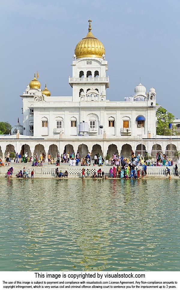 Architecture ; Bangla Sahib ; Bathing ; Buildings 