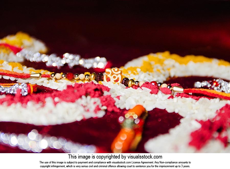 Arranging ; Celebrations ; Close-Up ; Color Image 