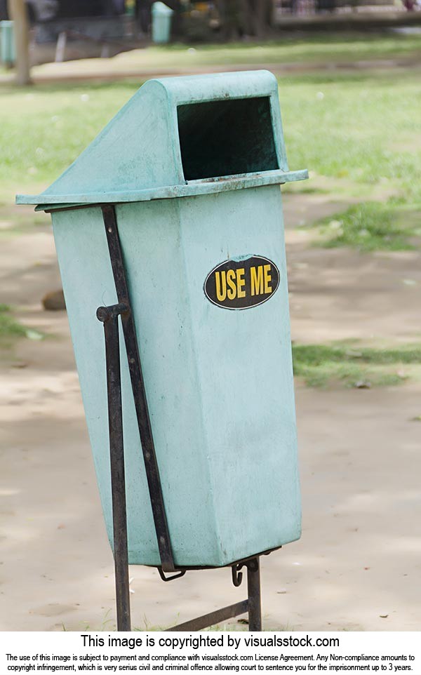 Absence ; Close-Up ; Color Image ; Day ; Dustbin ;