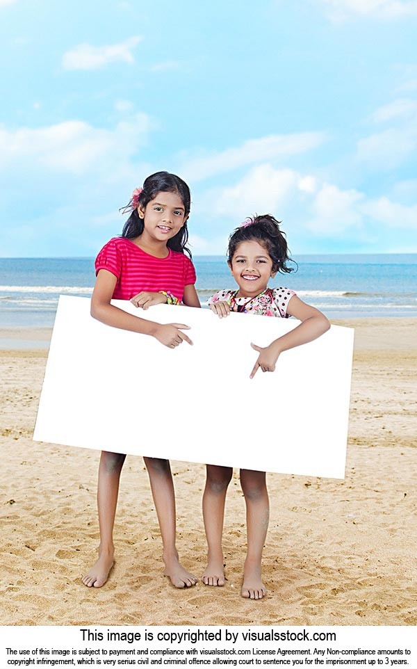 2 People ; Beach ; Casual Clothing ; Color Image ;