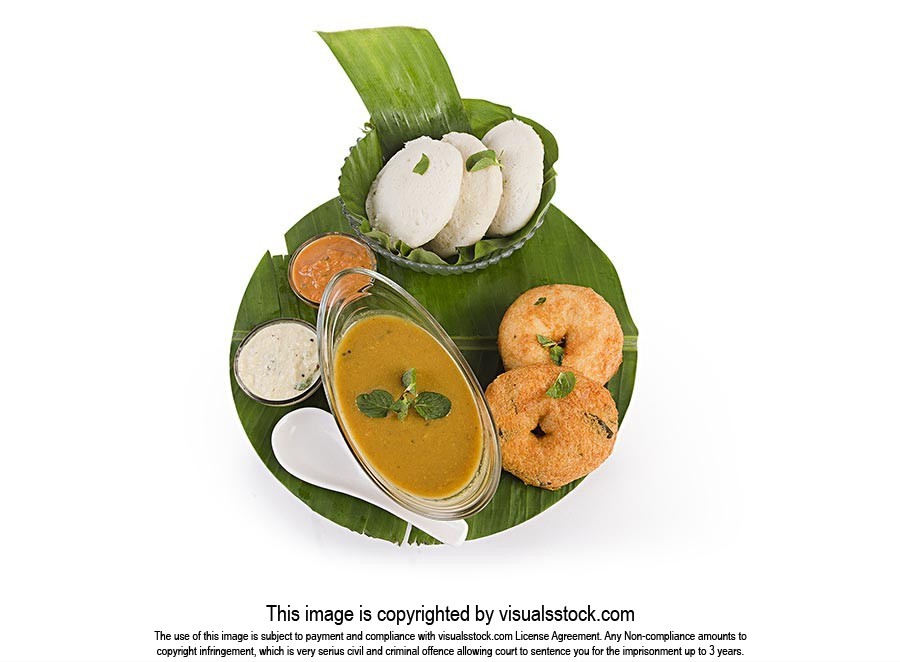 Arranging ; Banana Leaf ; Bowl ; Chutney ; Close-u