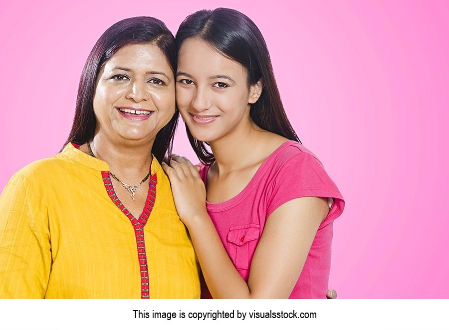 2 People ; 20-25 Years ; 40-50 Years ; Adult Woman