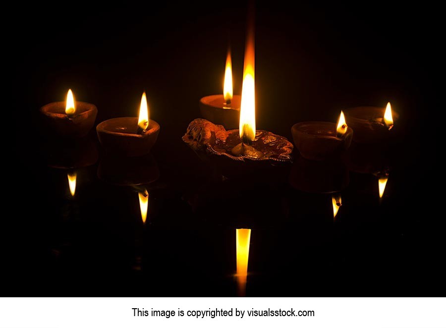 Arranging ; Black background ; Bright ; Burning ; 