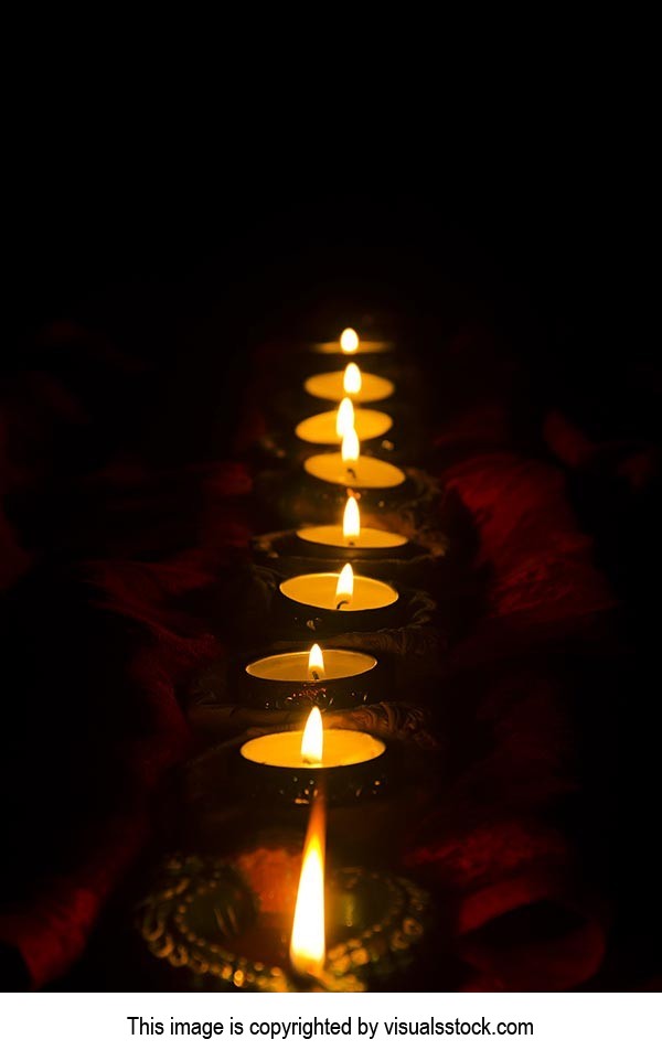 Abundance ; Arranging ; Black background ; Burning