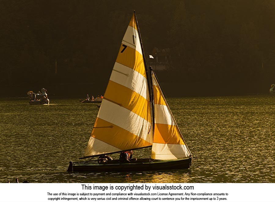 Beauty In Nature ; Boat ; Boating ; Color Image ; 