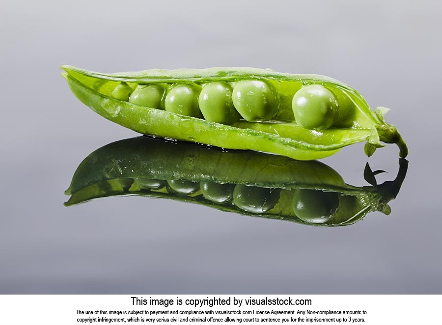 Close-Up ; Color Image ; Colored Background ; Copy