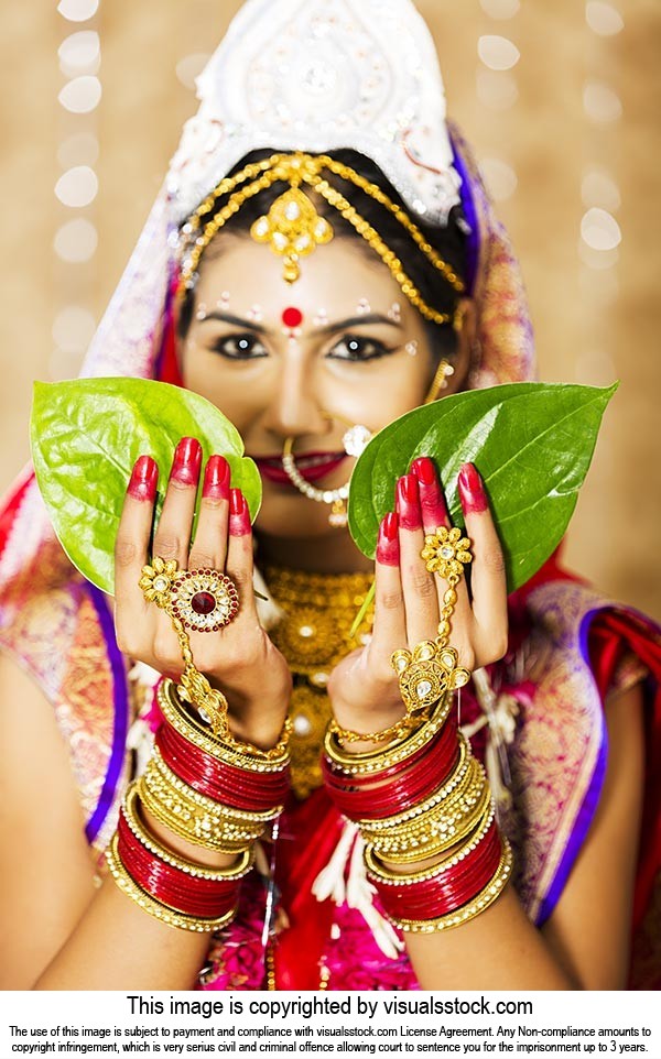 1 Person Only ; 25-30 Years ; Adult Woman ; Bangle