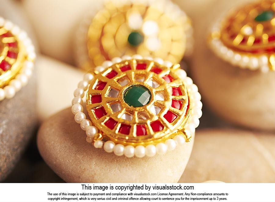 Abundance ; Arranging ; Bead ; Close-Up ; Color Im