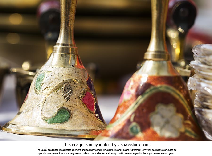 Arts ; Bells ; Close-Up ; Color Image ; Creative I