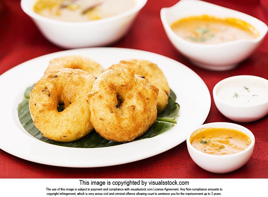 Arranging ; Bowl ; Chutney ; Close-Up ; Coconut ; 