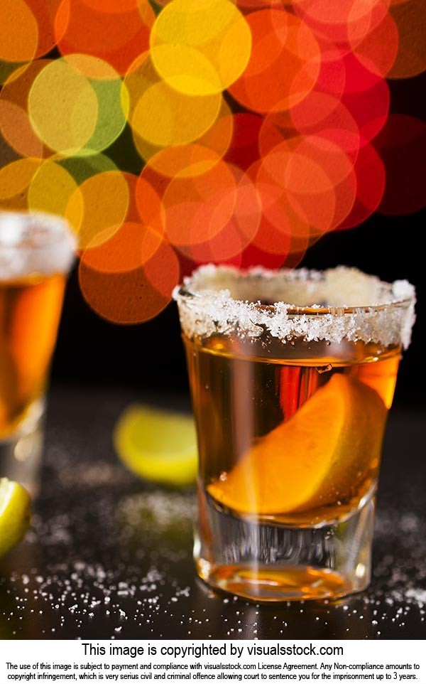 Alcohol ; Bar ; Beverage ; Celebrations ; Close-Up