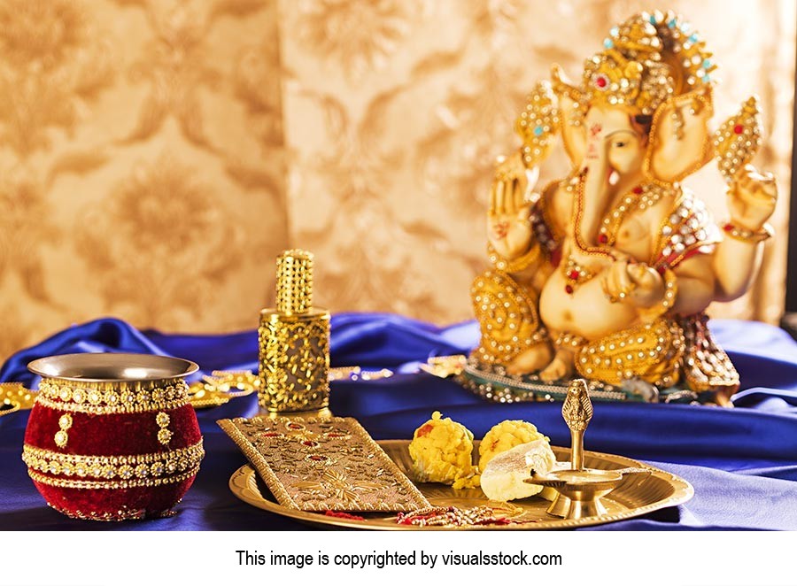 Aarti ; Celebrations ; Close-Up ; Color Image ; Cr