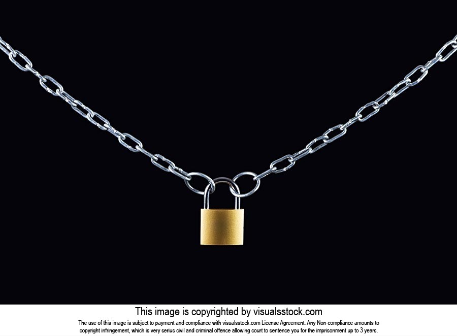 Black Background ; Chain ; Close-Up ; Closed ; Col