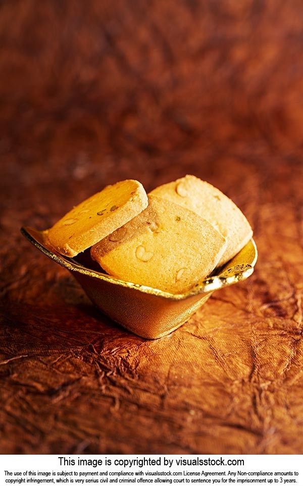 Arranging ; Bakery ; Biscuit ; Bowl ; Close-Up ; C