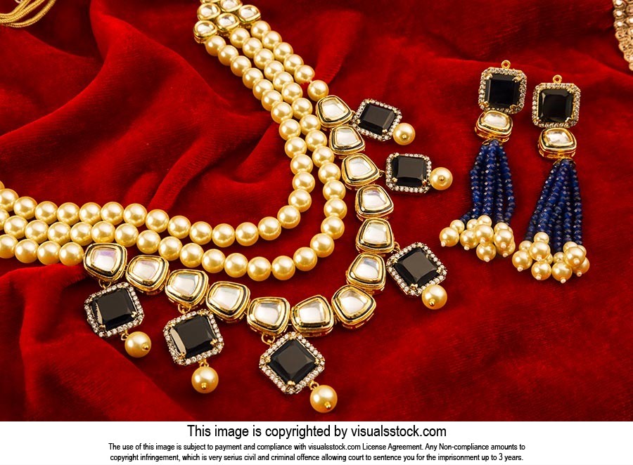 Arranging ; Bead ; Close-Up ; Color Image ; Colore