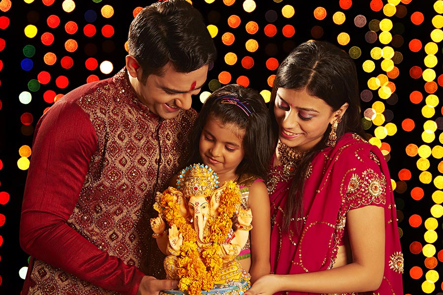 Indian hindu family holding statue-of Lord Ganesha on-Ganesh Chaturthi ...