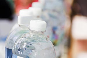 Arranging ; Bottle ; Close-Up ; Color Image ; Day 