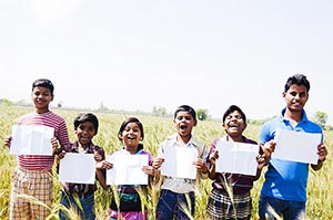 Agriculture ; Boys ; Casual Clothing ; Cheering ; 