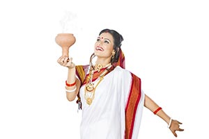 Bengali Woman Dhunuchi Dance