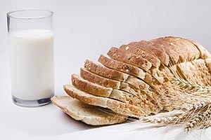 Abundance ; Arranging ; Bakery ; Bread ; Breakfast